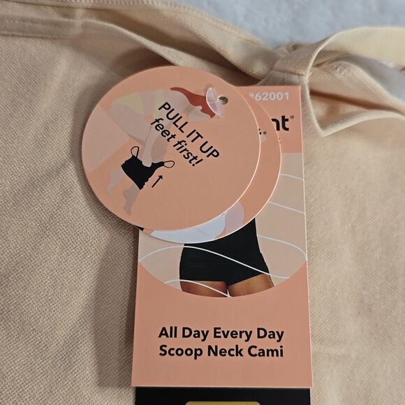 Shapermint All Day Every Day Scoop Neck Cami Color Chai - Picture 4 of 8